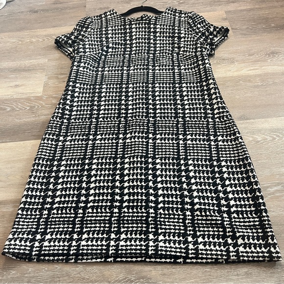 Calvin Klein Black and White Sheath Mini Dress Crew Neck - Picture 5 of 13